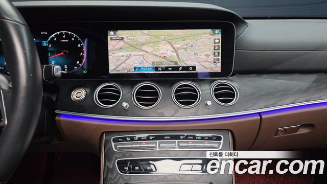 Mercedes-Benz E-Class 2023 — photo 19