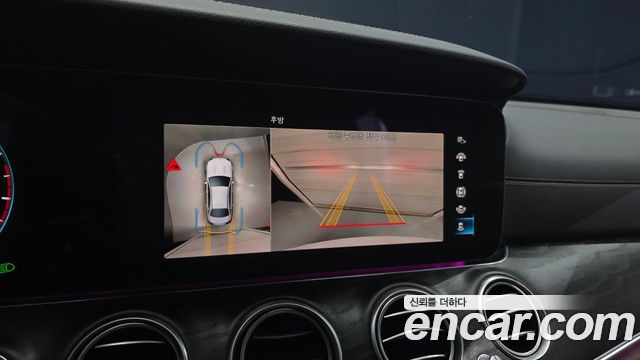 Mercedes-Benz E-Class 2023 — photo 21