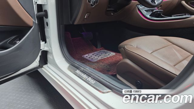 Mercedes-Benz E-Class 2023 — photo 23