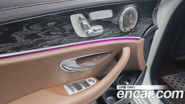 Mercedes-Benz E-Class 2023 — photo 25