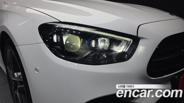 Mercedes-Benz E-Class 2023 — photo 8