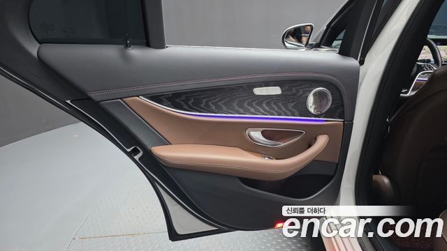 Mercedes-Benz E-Class 2023 — photo 15