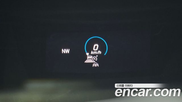 Mercedes-Benz E-Class 2023 — photo 32