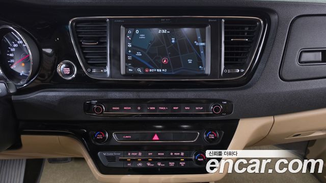 Kia Canival 2019 — photo 18