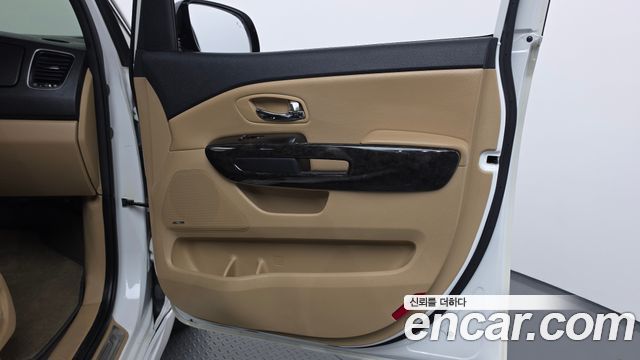 Kia Canival 2019 — photo 15