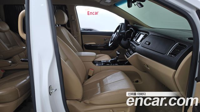 Kia Canival 2019 — photo 16