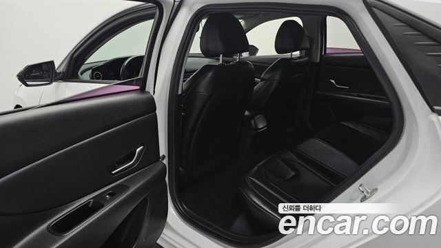 Hyundai AVANTE 2021 — photo 18