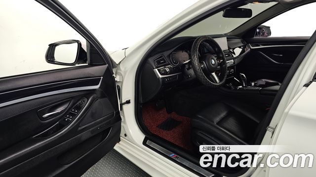 BMW 5-Series 2016 — photo 10