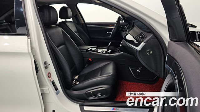 BMW 5-Series 2016 — photo 11
