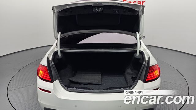 BMW 5-Series 2016 — photo 20
