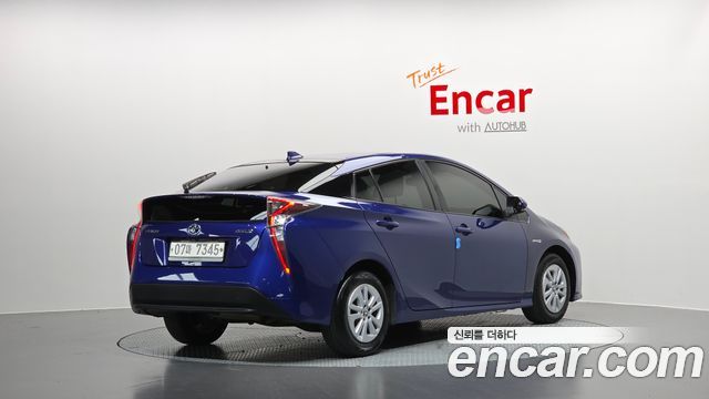 Toyota Prius 2018 — photo 2