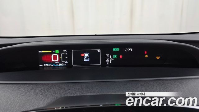 Toyota Prius 2018 — photo 8