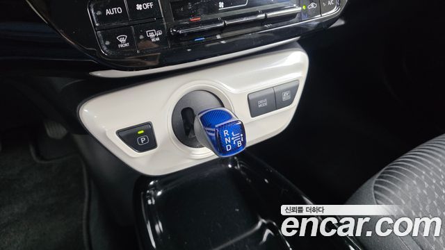 Toyota Prius 2018 — photo 9