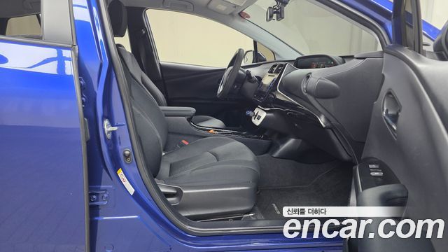 Toyota Prius 2018 — photo 11
