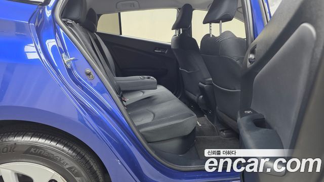 Toyota Prius 2018 — photo 12