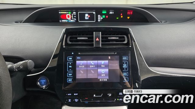 Toyota Prius 2018 — photo 16