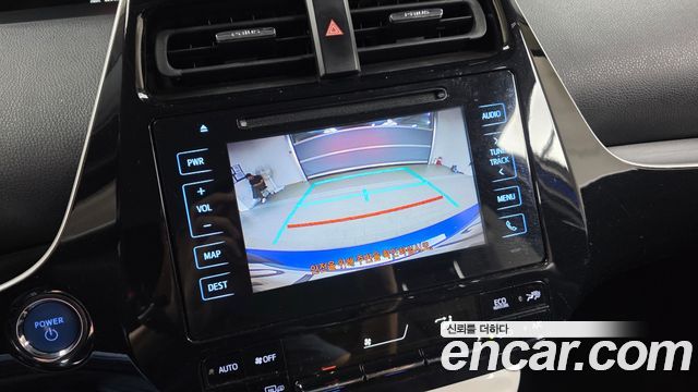 Toyota Prius 2018 — photo 17