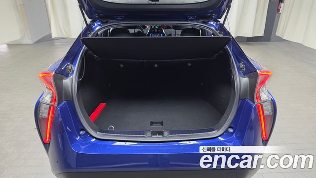 Toyota Prius 2018 — photo 20