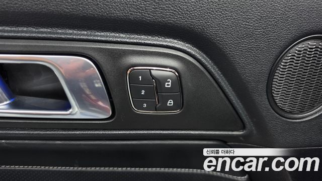 Ford Mustang 2018 — photo 28