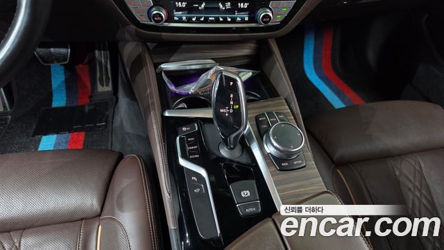 BMW 5-Series 2020 — photo 12