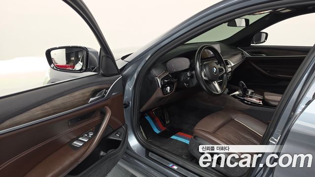 BMW 5-Series 2020 — photo 13