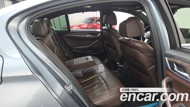 BMW 5-Series 2020 — photo 17