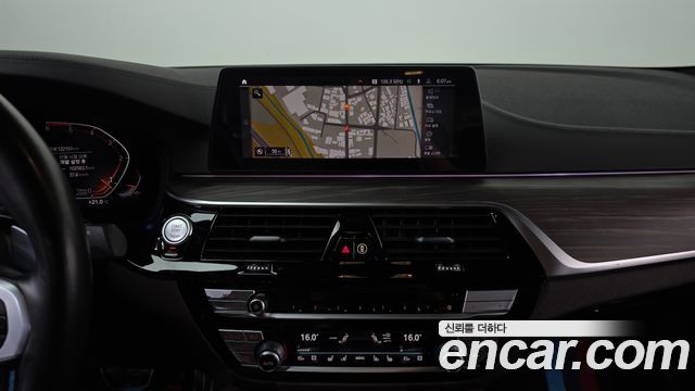 BMW 5-Series 2020 — photo 19