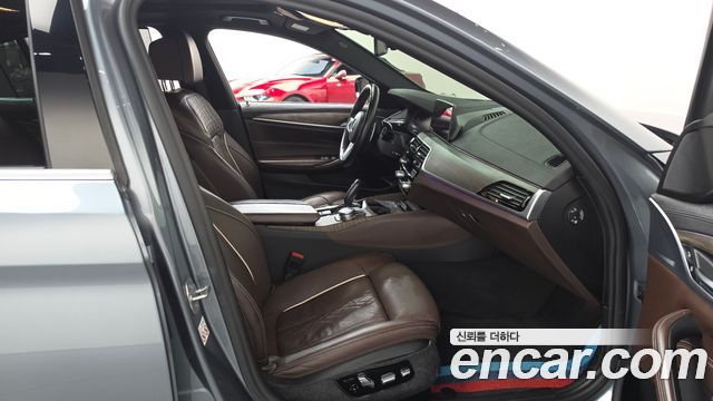 BMW 5-Series 2020 — photo 16