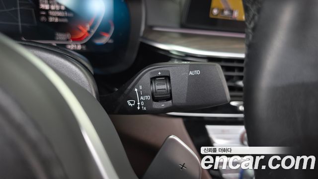 BMW 5-Series 2020 — photo 28