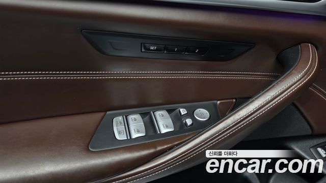 BMW 5-Series 2020 — photo 30