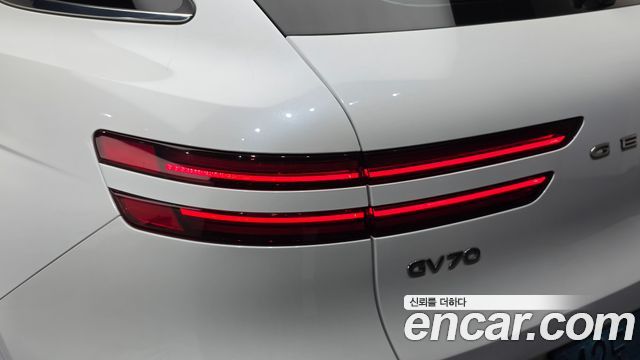 Genesis GV70 2022 — photo 9