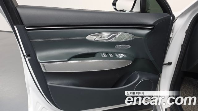 Genesis GV70 2022 — photo 14