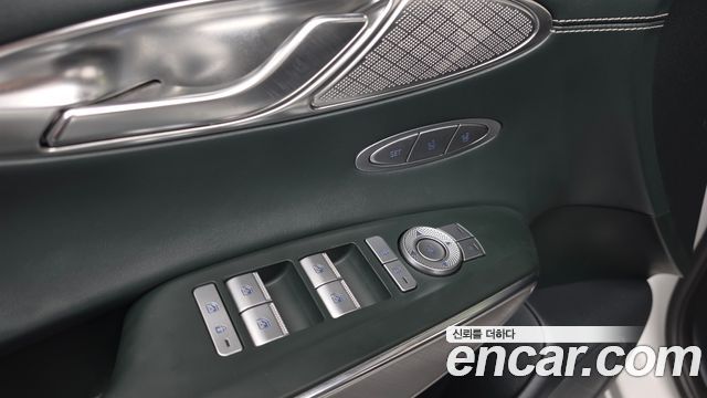 Genesis GV70 2022 — photo 29