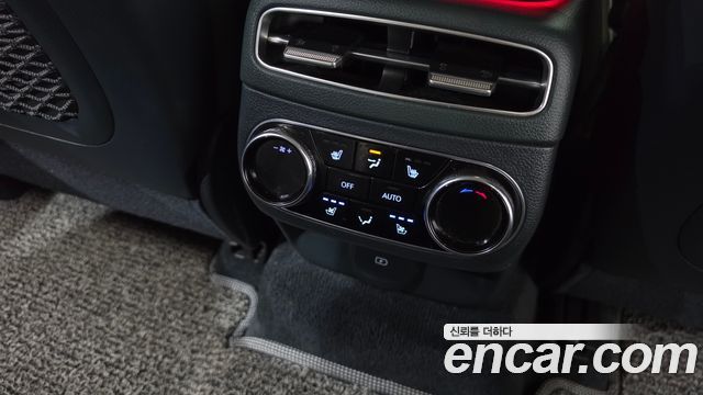 Genesis GV70 2022 — photo 34