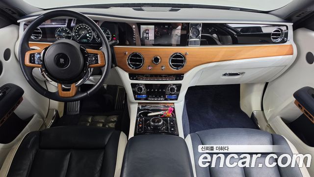 Rolls-Royce Ghost 2021 — photo 10