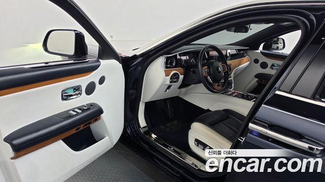 Rolls-Royce Ghost 2021 — photo 13