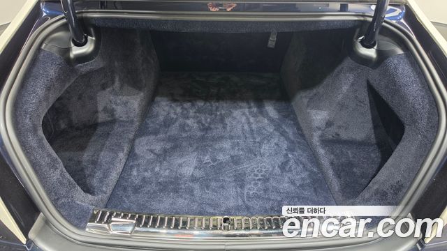 Rolls-Royce Ghost 2021 — photo 24