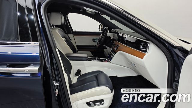 Rolls-Royce Ghost 2021 — photo 16