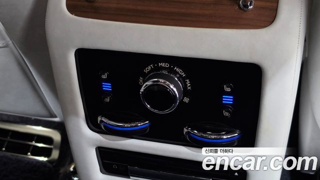 Rolls-Royce Ghost 2021 — photo 28