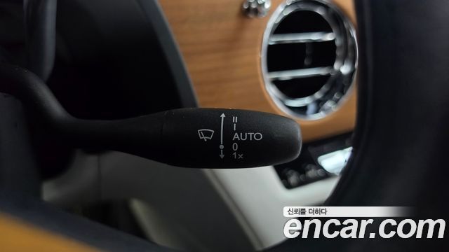 Rolls-Royce Ghost 2021 — photo 29