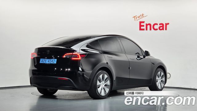 Tesla Model Y 2024 — photo 2
