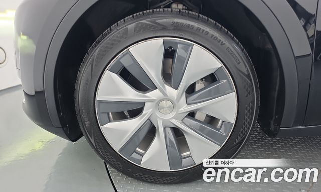 Tesla Model Y 2024 — photo 5