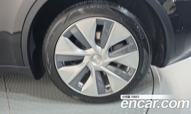 Tesla Model Y 2024 — photo 7