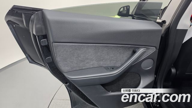Tesla Model Y 2024 — photo 15