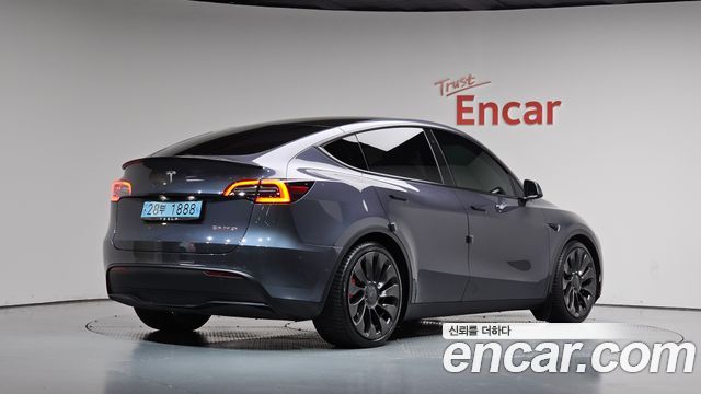 Tesla Model Y 2021 — photo 2