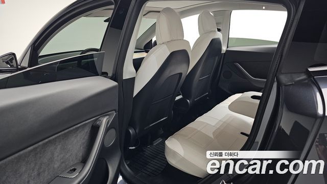 Tesla Model Y 2021 — photo 17