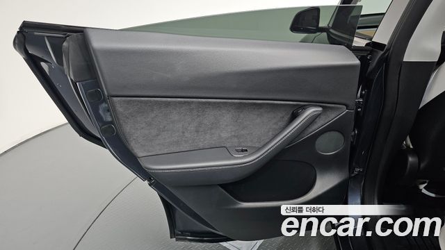 Tesla Model Y 2021 — photo 15