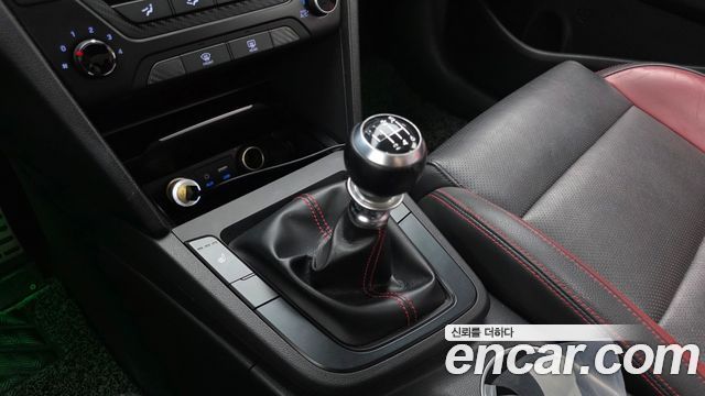 Hyundai AVANTE 2017 — photo 12