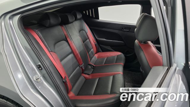 Hyundai AVANTE 2017 — photo 17