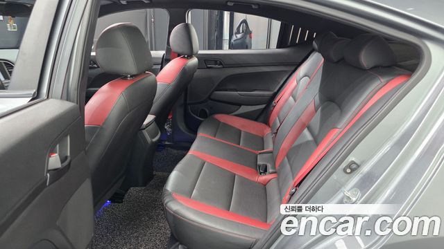 Hyundai AVANTE 2017 — photo 18